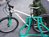 El proyecto de reciclaje que transforma bicicletas viejas en estacionamientos