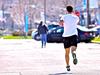 ¿Por qué los corredores deben hacer abdominales?