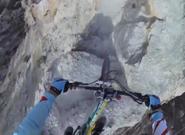 [Videos] Un arriesgado descenso en mountain bike