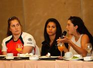 Mujeres deportistas se reúnen para hablar sobre inclusión