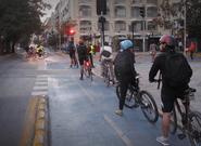 Estudio señala que la bicicleta es el medio más rápido para trasladarse en Santiago