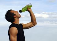 ¿Cuánta agua se debe tomar antes, durante y después del ejercicio?