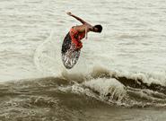 Skimboard, el deporte acuático de moda