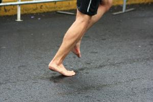 El barefoot: ¿Tendencia sana o peligrosa?