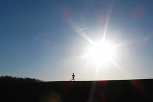 Días de calor extremo: ¿Por qué evitar salir a correr entre las 12 y las 16:00?