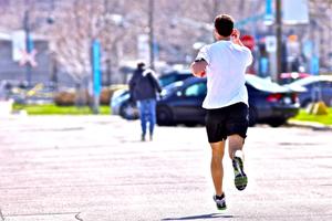 ¿Por qué los corredores deben hacer abdominales?