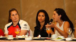 Mujeres deportistas se reúnen para hablar sobre inclusión