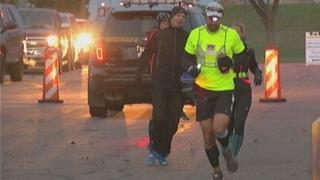 El estadounidense que corrió dos maratones en un día