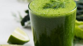 ¿Qué es la espirulina y cómo beneficia a los deportistas?