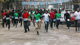 Corredores salen a la calle en Siria en medio de la guerra civil
