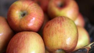 ¿Hambre nocturna? come manzanas