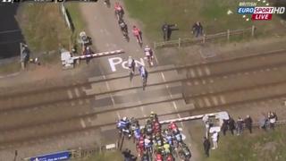 [Video] La insólita interrupción de una competencia de ciclismo en Francia