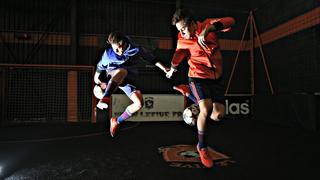 [Video] Los gemelos que dan la vuelta al mundo con sus destrezas futbolísticas