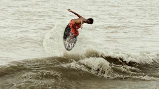 Skimboard, el deporte acuático de moda