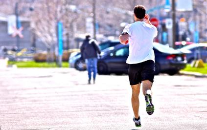 ¿Por qué los corredores deben hacer abdominales?