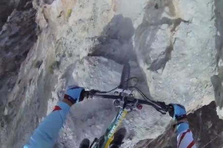 [Videos] Un arriesgado descenso en mountain bike