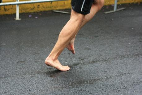 El barefoot: ¿Tendencia sana o peligrosa?
