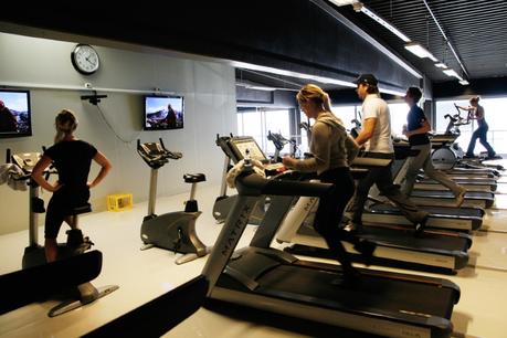 Gym en pareja: ¿Es conveniente?