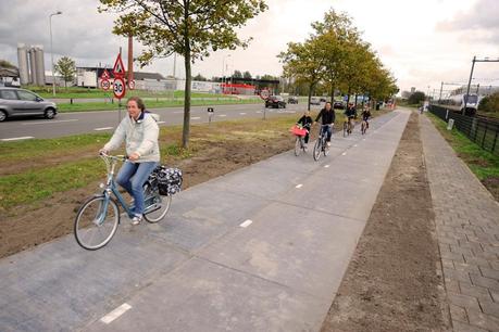 Holanda inaugura primera ciclovía capaz de producir energía eléctrica