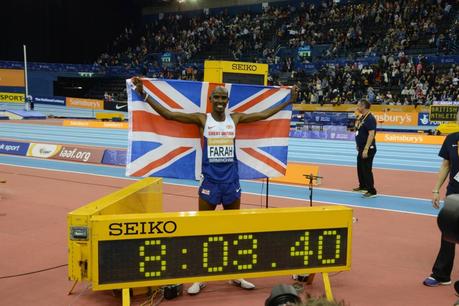 Mo Farah bate el récord mundial de las dos millas bajo techo