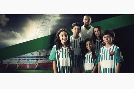 Academia deportiva de Arturo Vidal ayudará a niños de escasos recursos