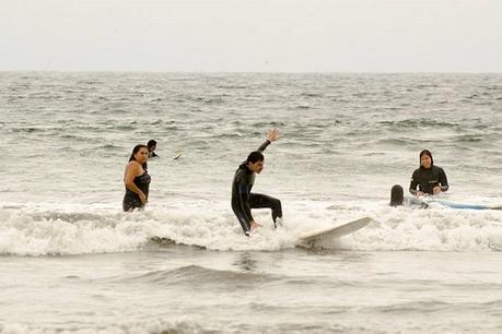 Yoga and surf: la nueva tendencia que se impone en Concón