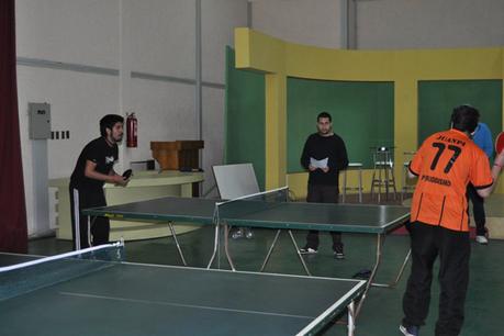 Yo no juego tenis de mesa, juego ping pong