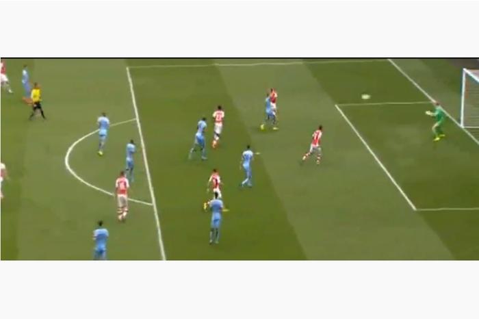 Gol de Alexis Sánchez en partido entre Arsenal y Manchester City