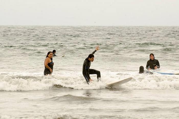 Yoga and surf: la nueva tendencia que se impone en Concón