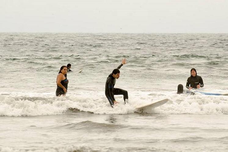 Yoga and surf: la nueva tendencia que se impone en Concón