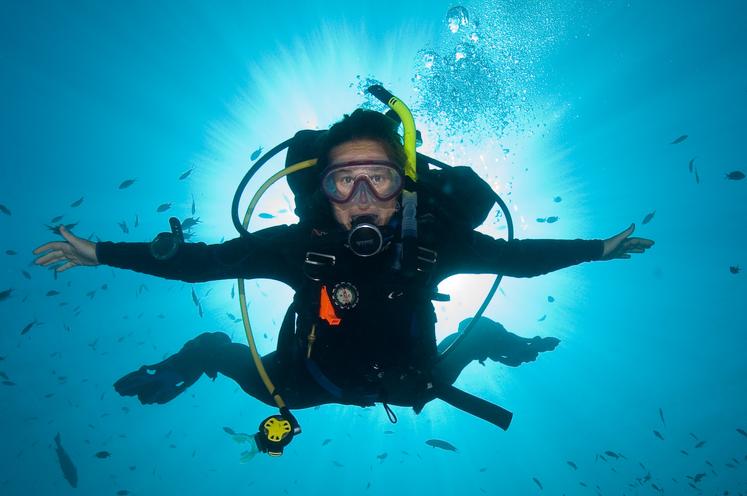 ¿Que tan importante es usar traje al bucear?