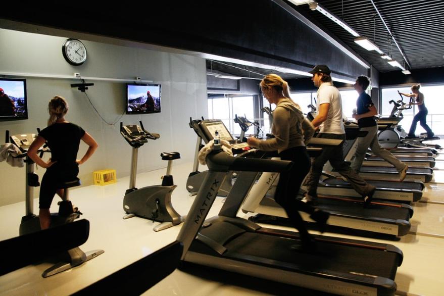 Gym en pareja: ¿Es conveniente?