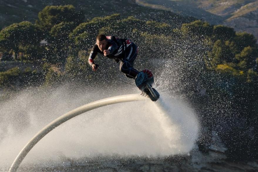 Hoverboard, un deporte para volar sobre el agua
