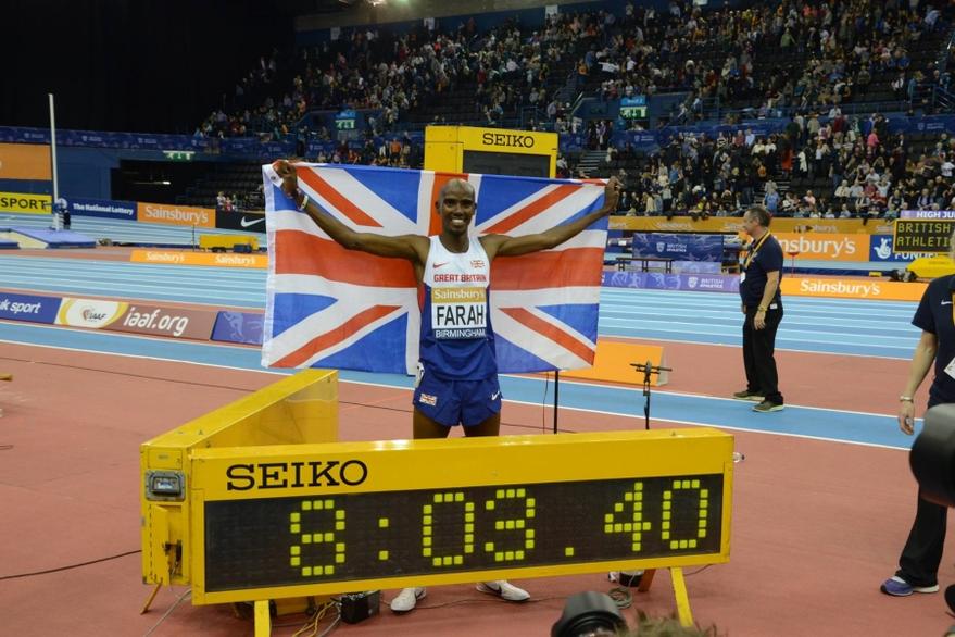Mo Farah bate el récord mundial de las dos millas bajo techo