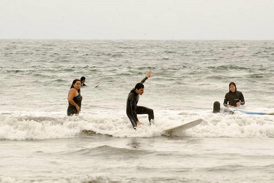 Yoga and surf: la nueva tendencia que se impone en Concón