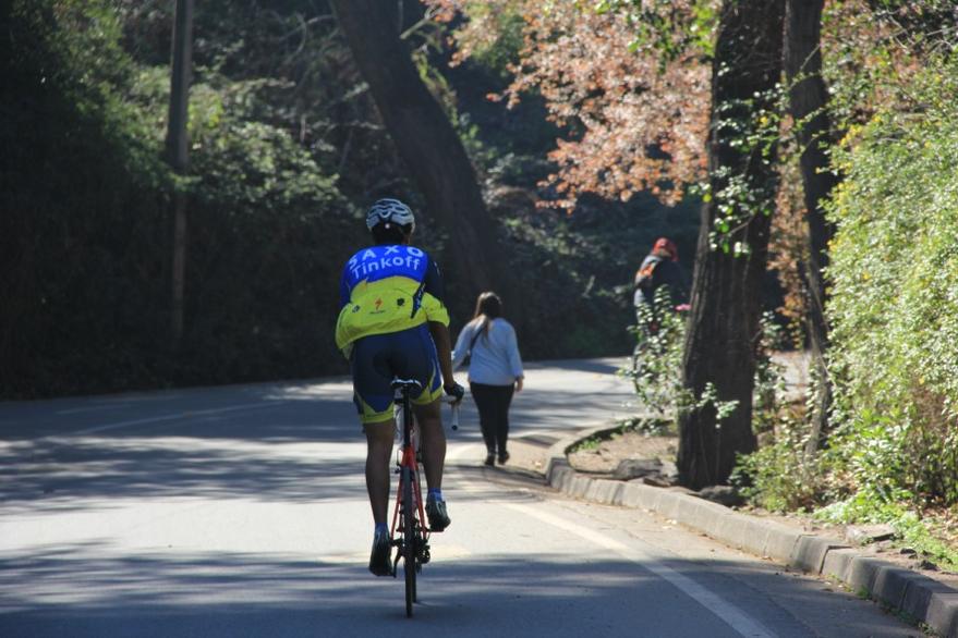 Pedaleando con fuerza en el Cerro San Cristóbal